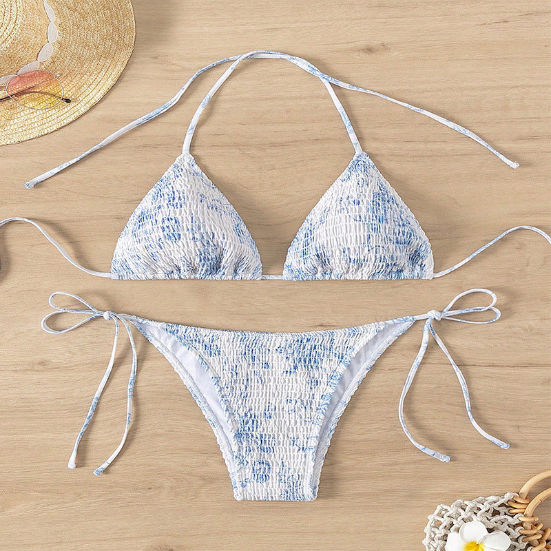 Modern triangelbikini för dam, med knytband och snörningsdetaljer. Snygga, bekväma badkläder.