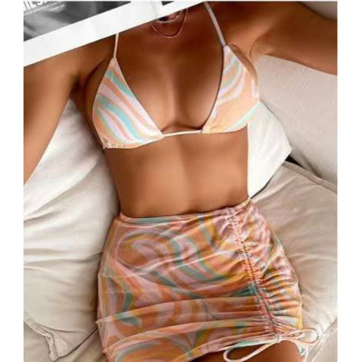 Damtriangelbikini med omslagstrosor, justerbara axelband. Perfekt för sommar och strandmode.