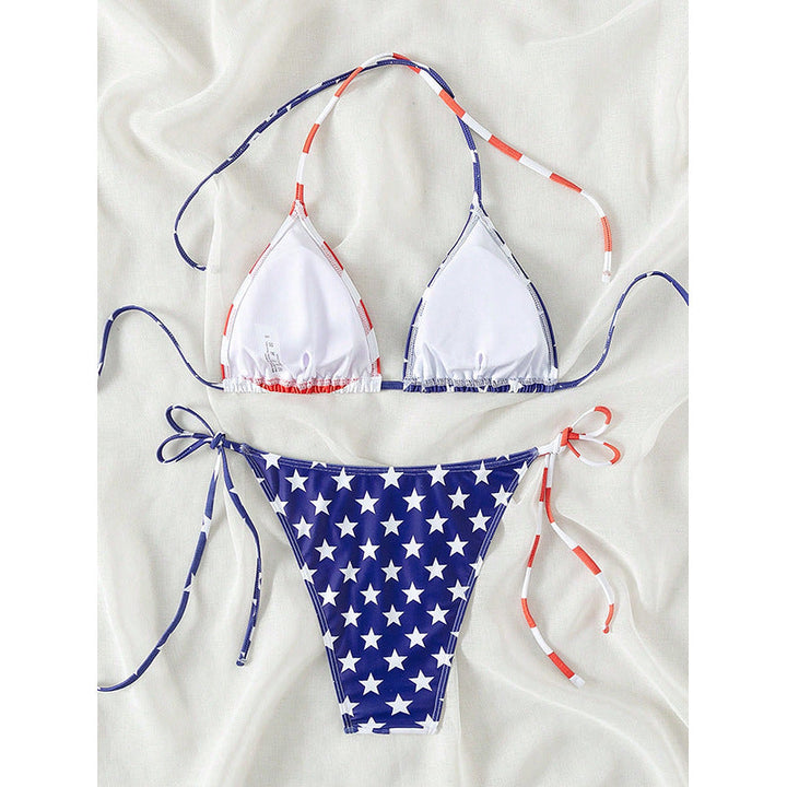Justerbar damtriangelbikini med patriotisk design. Elastiska band ger perfekt passform för strand & pool.