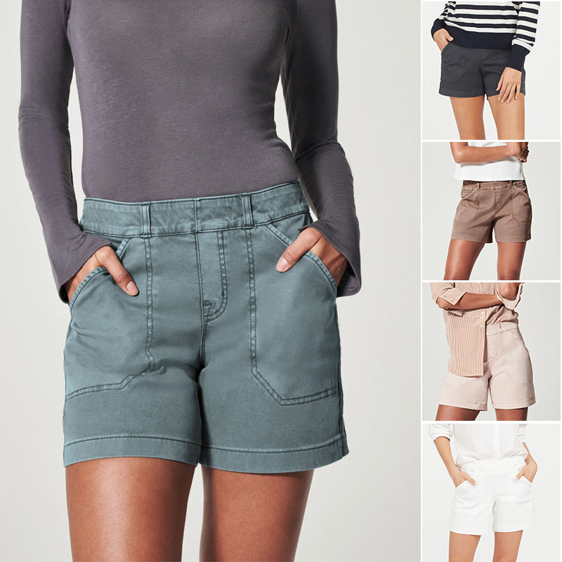 Damshorts i twill med stretch, formande design, mid-rise, stilren canvas, finns i färgerna svart, vit, brun, blå, rosa.