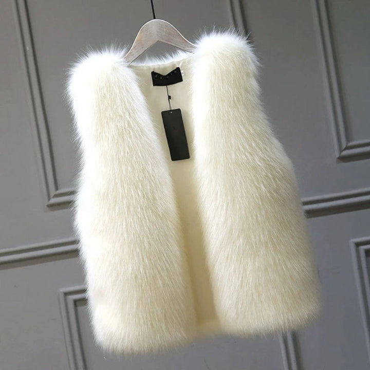 Kvinnors ärmlösa väst Tahlia. Modern konstpälslook för en elegant och varm vinterstil.