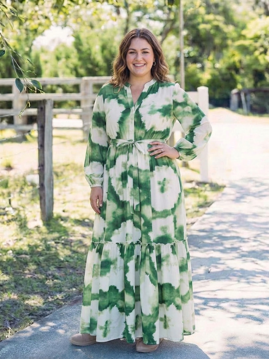 Elegant blommig lång klänning i dammodell, perfekt maxiklänning