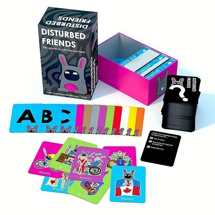 "Disturbed Friends festspel för vuxna med färgglada spelkort och störande frågor, perfekt för roliga spelkvällar."