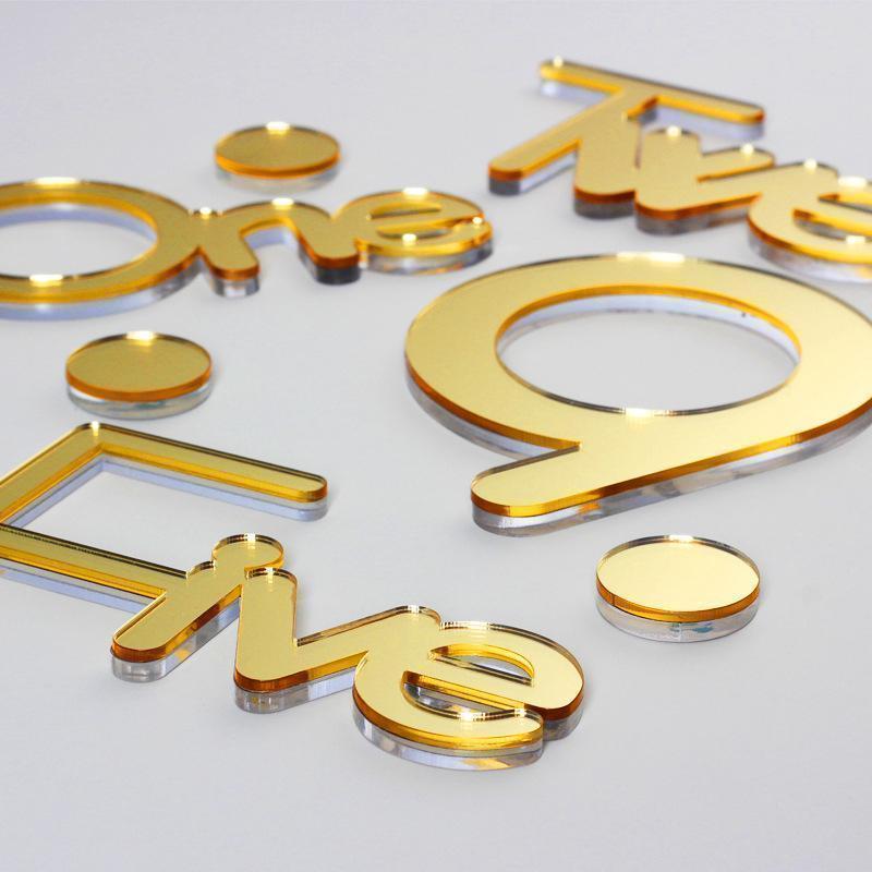 DIY dekorativ väggklocka med justerbar 3D-design i akryl, svart och guld för modern heminredning