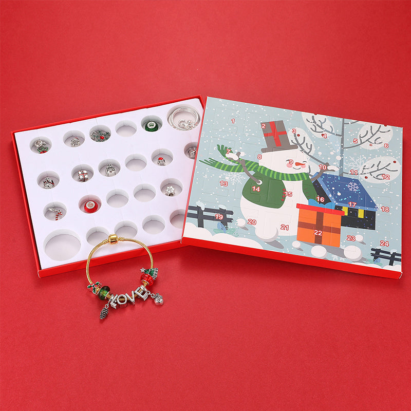DIY Jul Adventskalender armbandskit för flickor med färgglada pärlor och charms, perfekt för kreativa smycken.