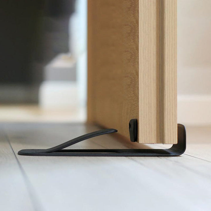 "Dörrstopp för hemanvändning, enkel installation på olika ytor, elegant design, flera färgalternativ."