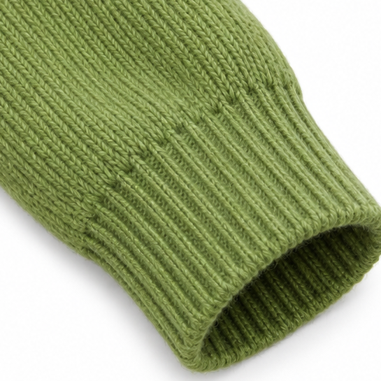 Högkragad cardigan för dam som visar den moderna passformen bakifrån