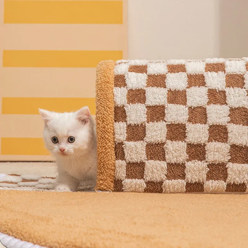 Kattunnel med mysig sovplats och plyschbädd för lek och vila