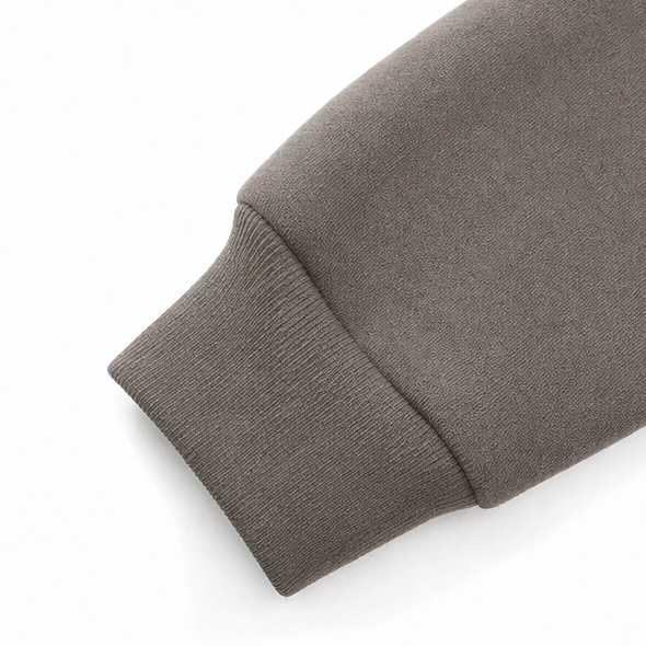Närbild på mjukt material och fickor på medellång damkofta