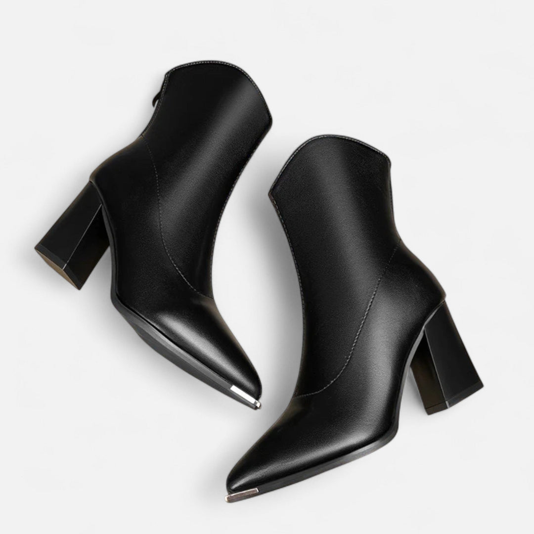 Valmonti eleganta svarta chelsea boots med spetsig tå