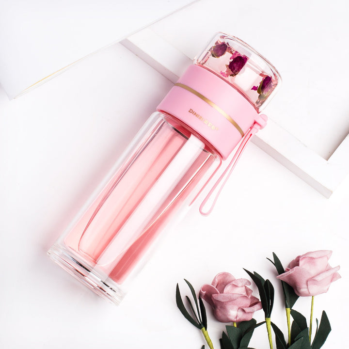Elegant isolerad glasflaska med praktisk tesil. Perfekt presenttips för teälskare & dryckesentusiaster.