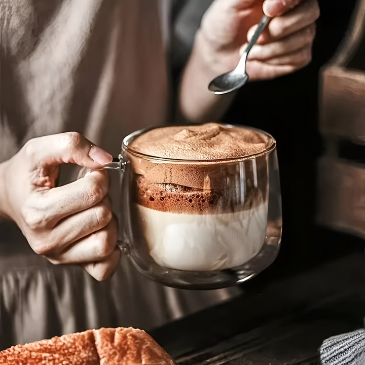 Isolerade glasmuggar i borosilikatglas för kaffe & te, håller drycken tempererad länge.