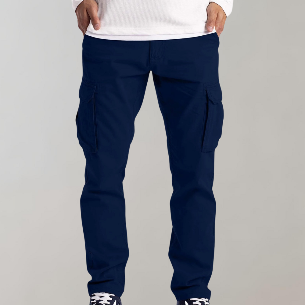 Närbild på cargobyxor Jasper tyg och detaljer, bekväma friluftsbyxor