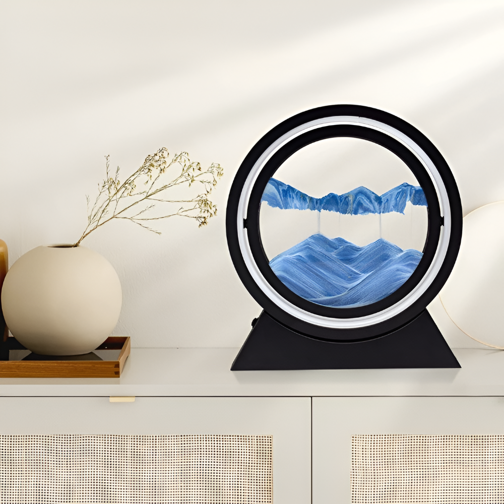 Elegant sandkonstlampa med integrerad LED-belysning. Skapar lugn dynamisk konst för ditt hem.