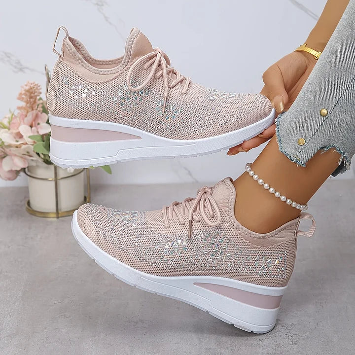 Ortopediska slip-on sneakers för dam i snygg profil med kilklack