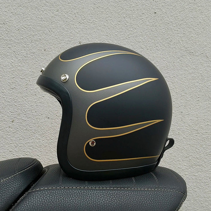 Ergonomisk passform och design på unisex lågprofil motorcykelhjälm