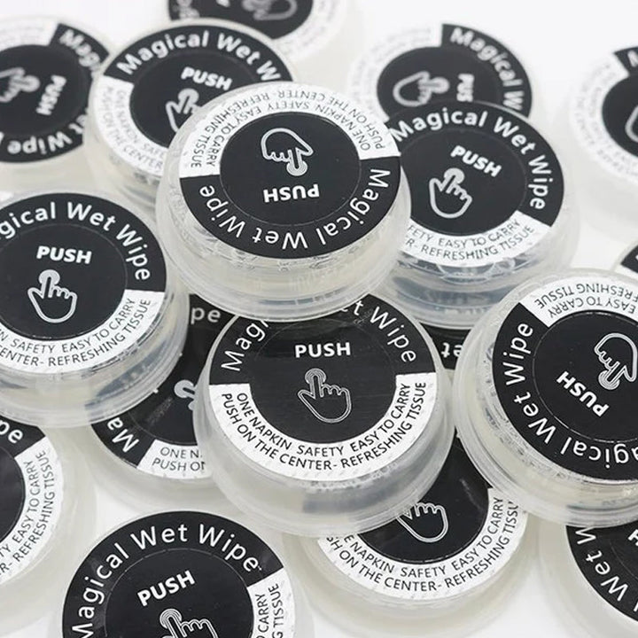 Ekologiska, alkoholfria handservetter, designade för resor, ej förfuktade, runda vita i kompakt plastförpackning.