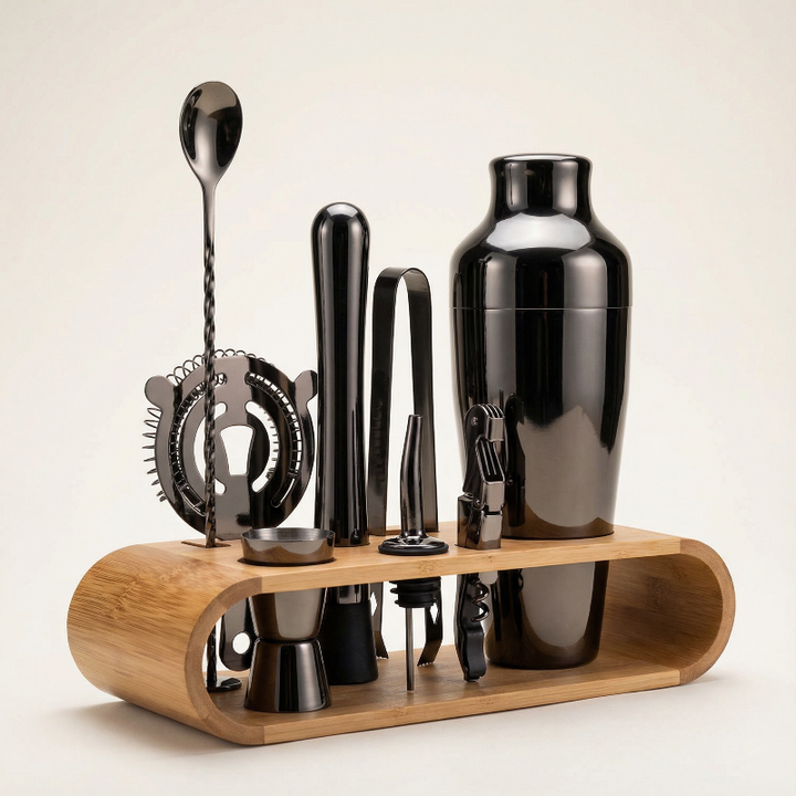 Elegant 10-delars cocktailset i rostfritt stål och bambu för hemmabaren. Perfekt barset för mixologi.
