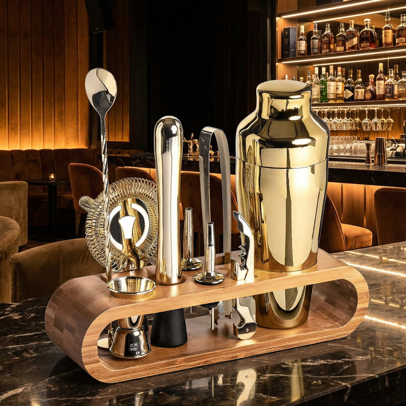 Cocktailset för hemmamixologi. Skapa professionella drinkar med dessa eleganta bartillbehör i stål.