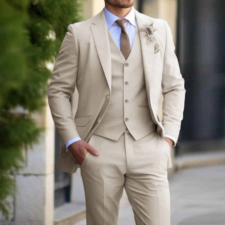 Elegant 3-delad slim fit herrkostym, perfekt för formella evenemang och stilrena affärsmöten.