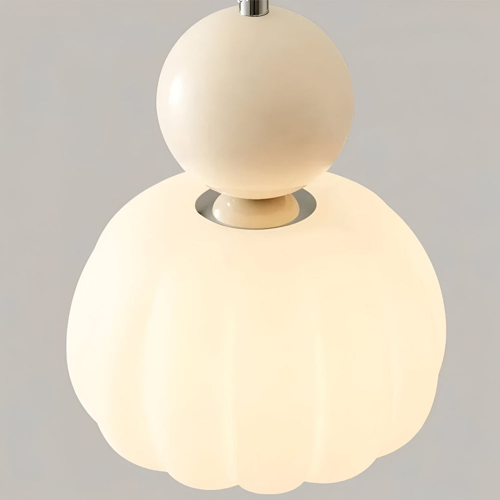 Retro Art Deco pendellampa. Klassisk hänglampa som ger en vintagekänsla till modern inredning.