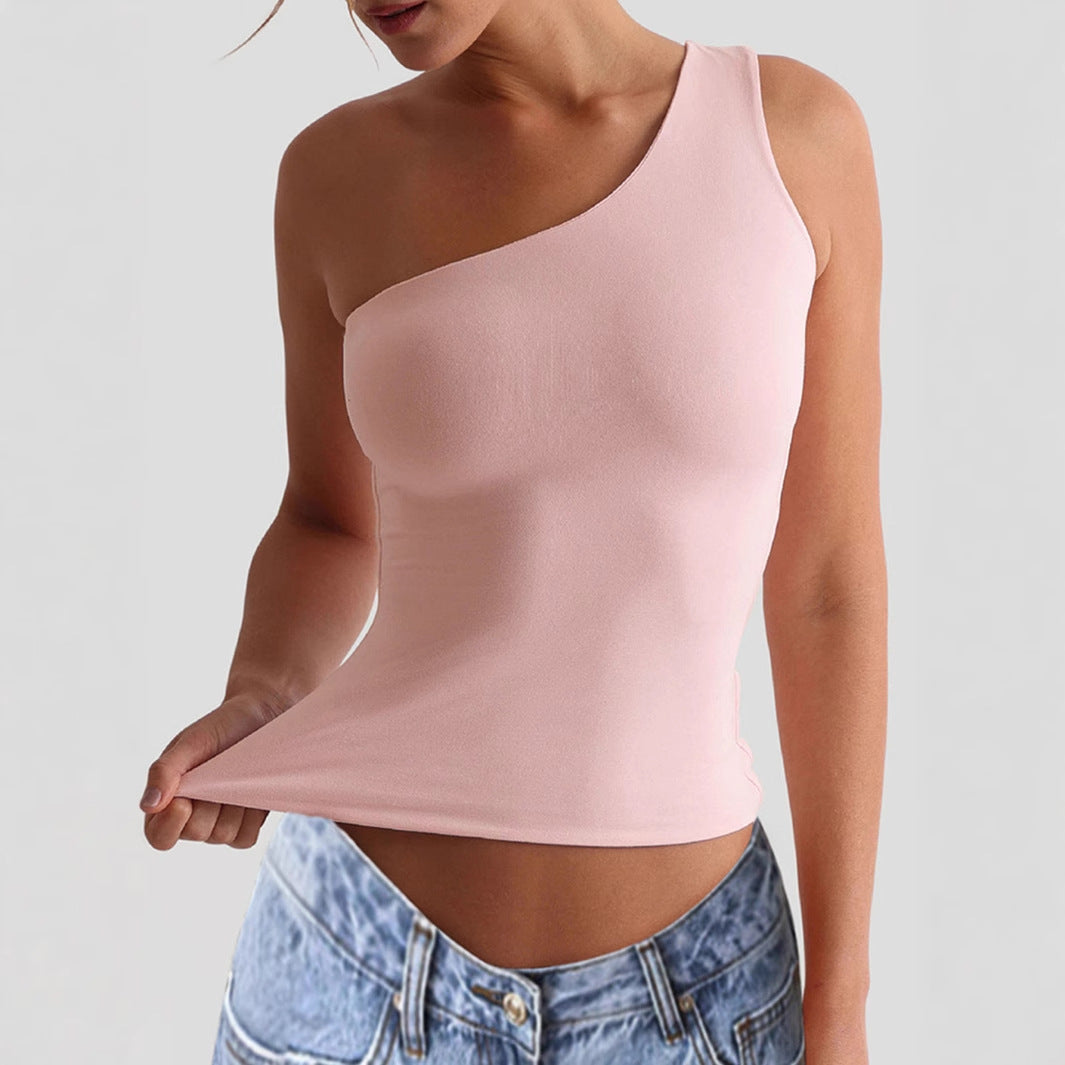 Elegant asymmetrisk damtopp med en axel, perfekt för sommar. Trendigt linne som funkar till både fest & vardag.