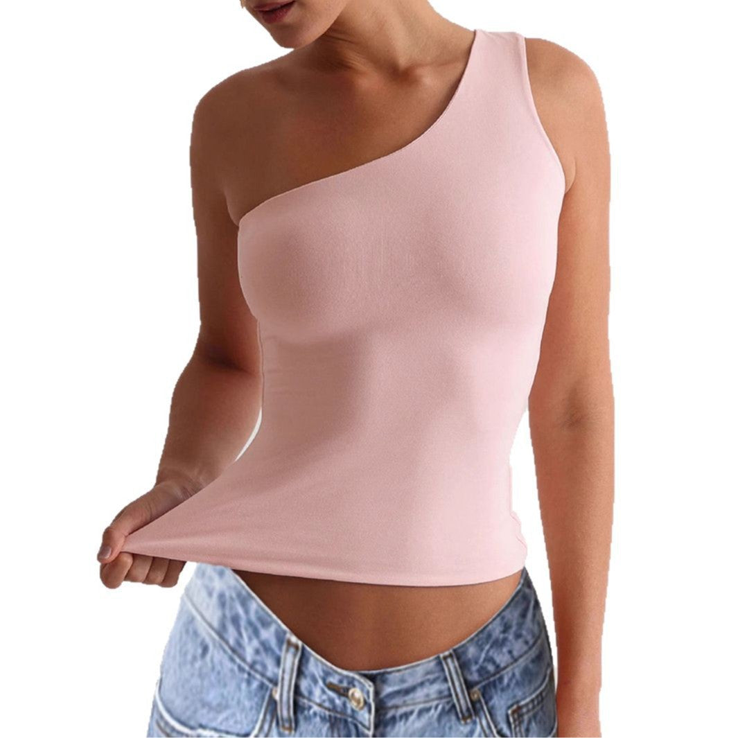 Snygg asymmetrisk damtopp, utmärkt som festtopp med elegant snitt. Trendigt linne för sommarkvällar.