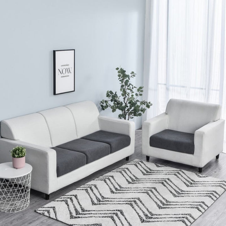 "Elegant avtagbart soffsitsöverdrag i mjuk sammet med modern design, skyddar och förnyar din soffa med stil och komfort."