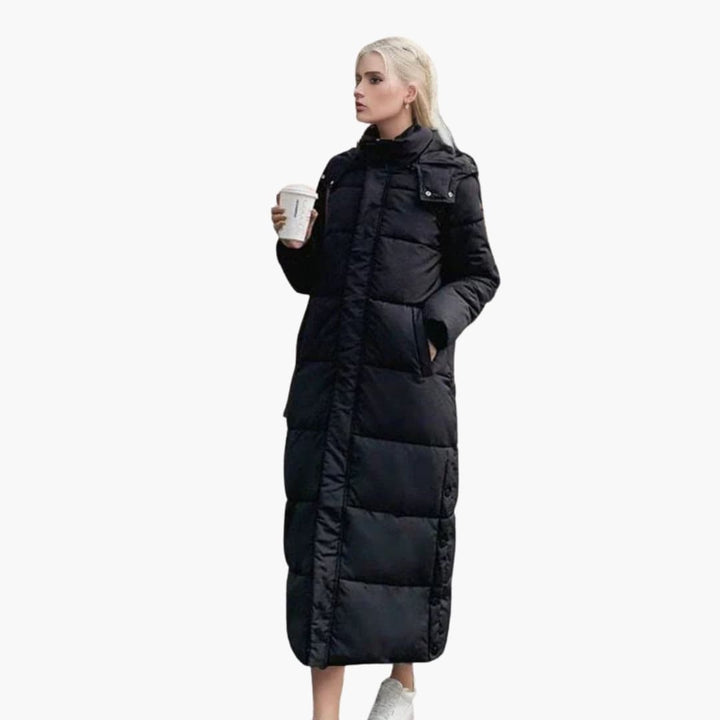 Elegant beige damkappa med huva, varm lång vinterkappa för kvinnor. Perfekt ytterplagg i modern stil.
