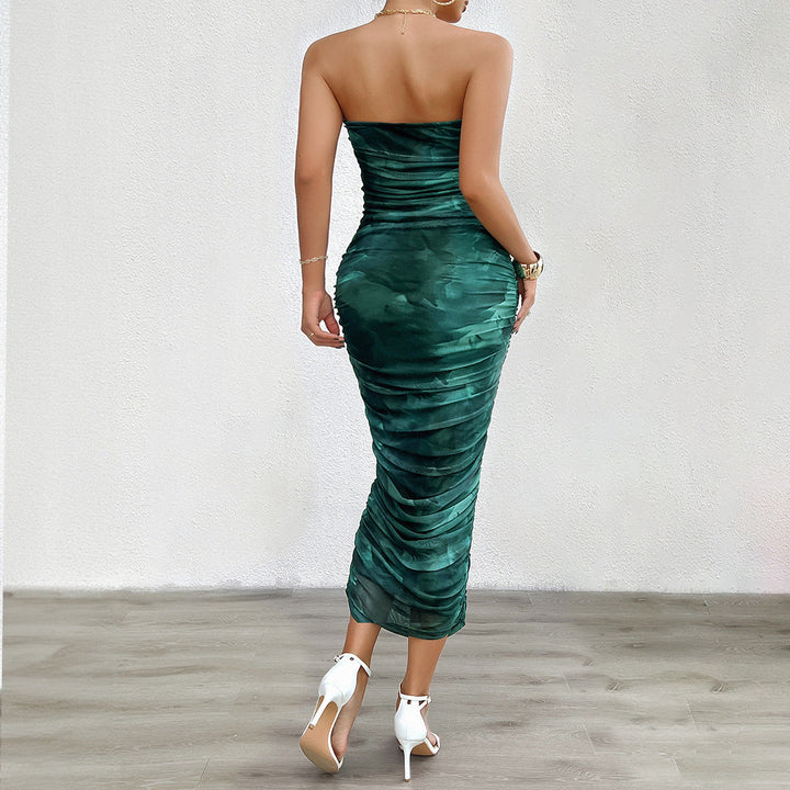 Figurnära blå festklänning med vackra volanger och strapless design. En elegant bodycon maxiklänning för kvinnor.