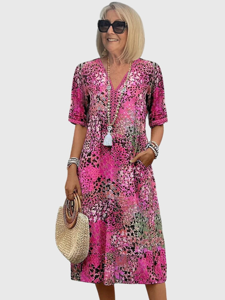 Mångsidig blommig midiklänning för dam. Passar som festklänning eller elegant vardagsklänning.