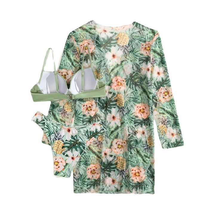Vacker blommig strandkimono för kvinnor, perfekt för soliga dagar och avkopplande semester.