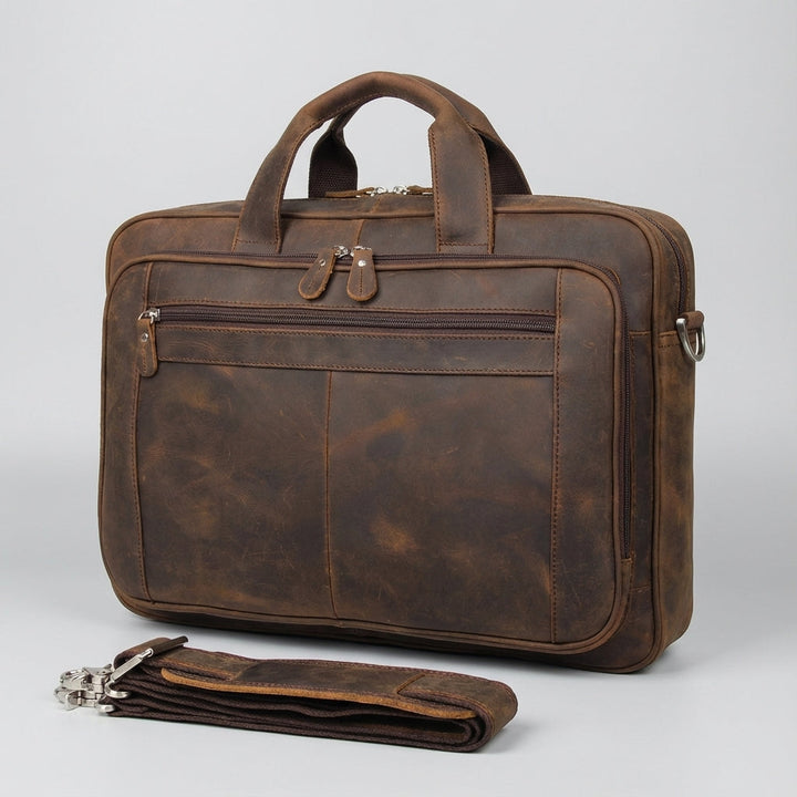 Unisex laptopväska i brunt läder, stor nog för 17-tums laptop. Elegant arbetsväska och dokumentväska.
