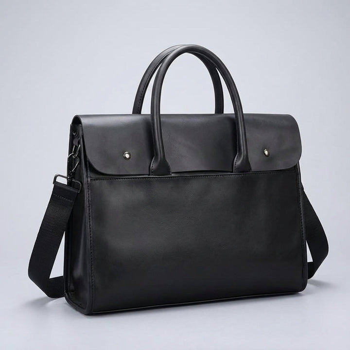 Organisationsvänlig laptopväska i PU-läder. Elegant herrväska i portföljstil för jobb och möten.