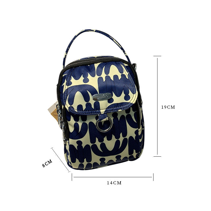 Elegant crossbody-väska för damer i slitstarkt material, justerbar axelrem, praktisk och stilren design.