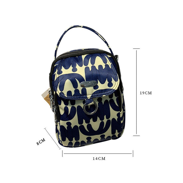 Elegant crossbody-väska för damer i slitstarkt material, justerbar axelrem, praktisk och stilren design.