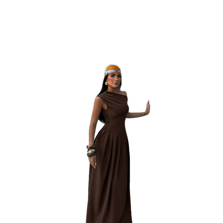 Lång elegant festklänning för dam med smickrande fall. Passar galamiddag & speciella tillfällen.