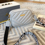 grå