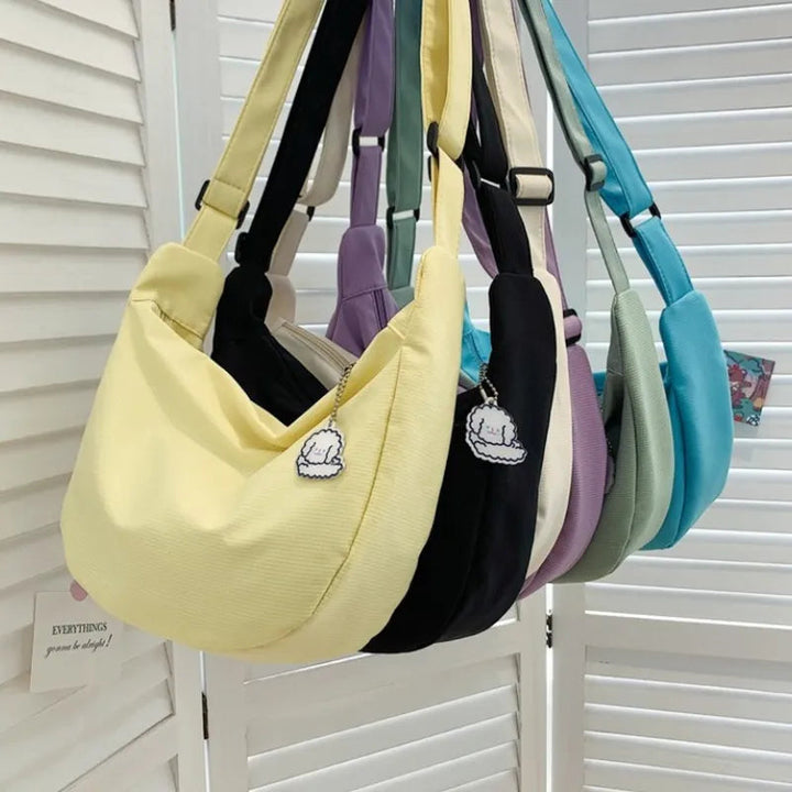 Elegant dam axelväska och mångsidig crossbodyväska för kvinnor, perfekt för mode och vardag.