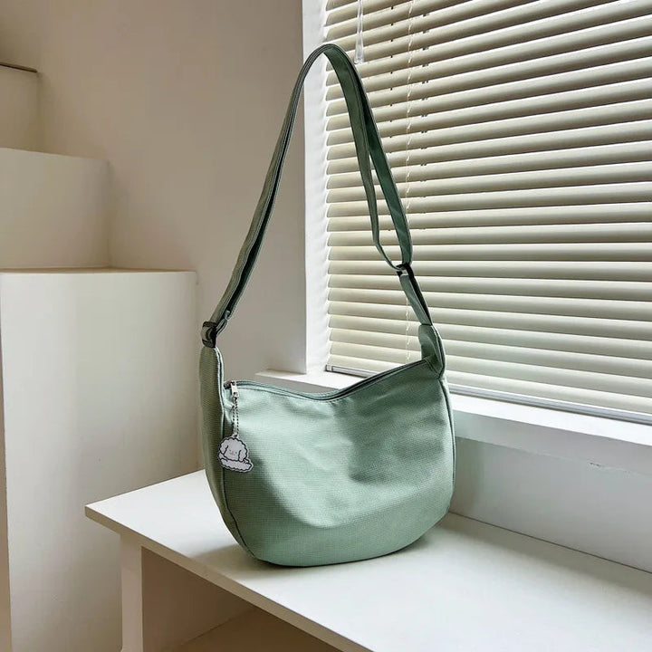 Chic dam axelväska för kvinnor, perfekt som crossbodyväska. En modern och praktisk handväska.