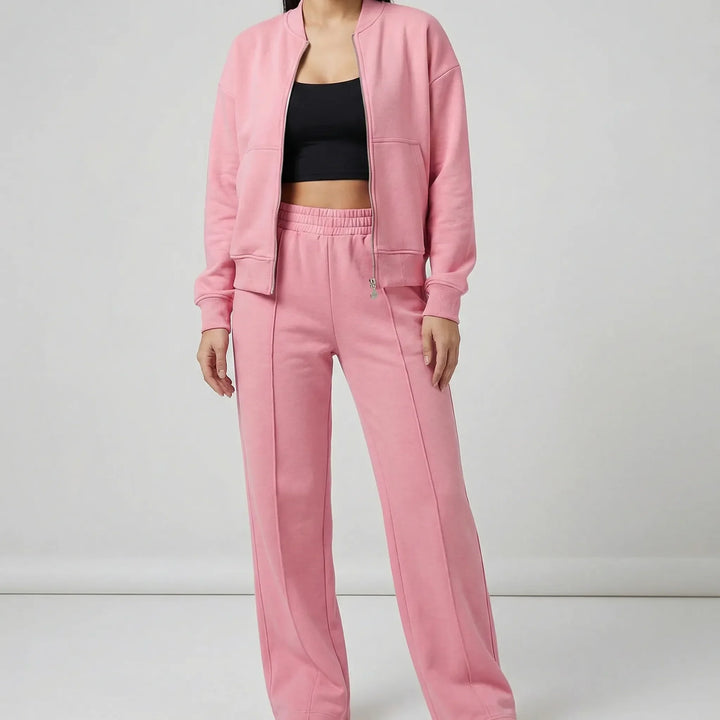 Komplett matchande dam byxset Evie med raka ben. Enkel att styla för en elegant & bekväm outfit.