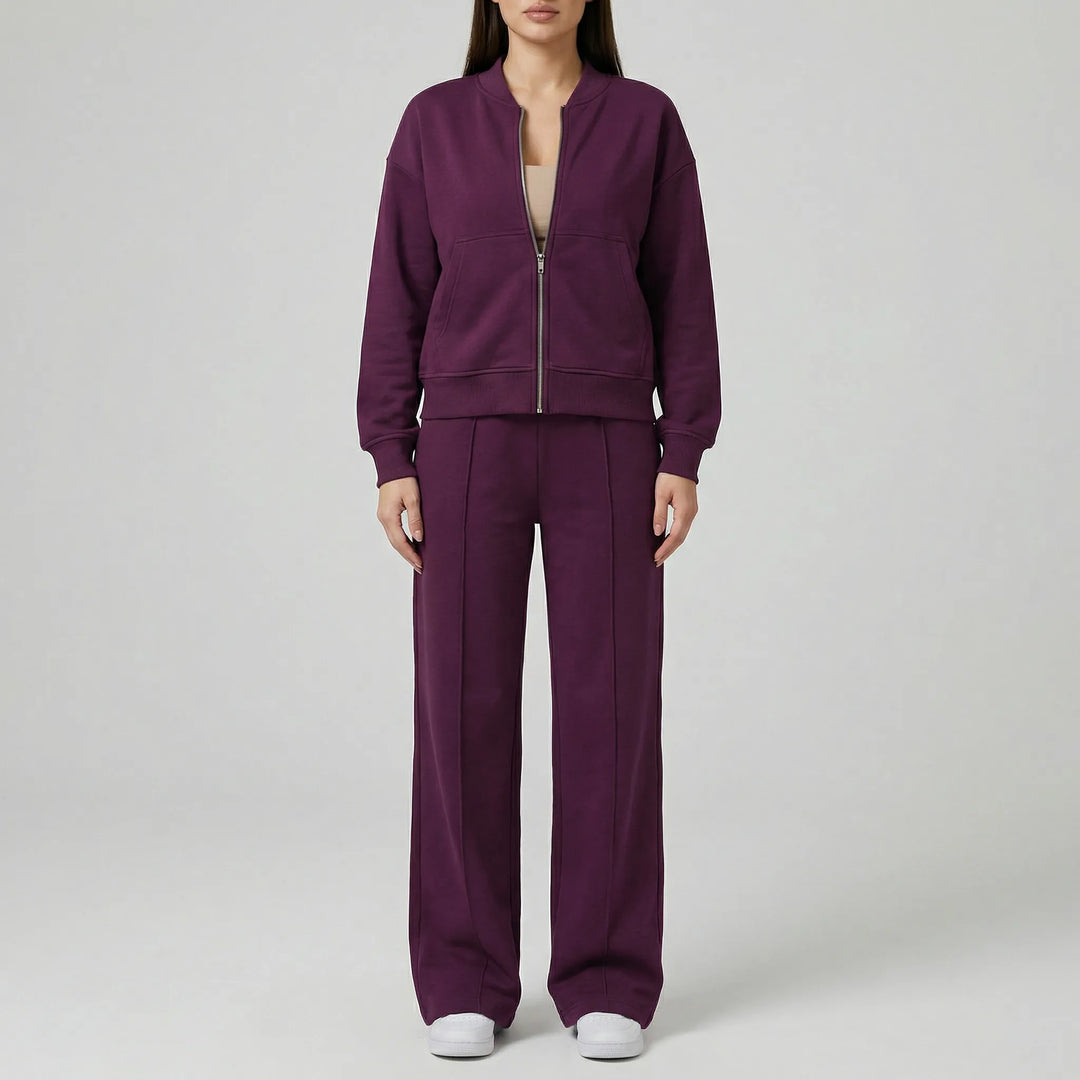 Evie dam byxset med regular fit & raka ben. Komfortabel passform för den moderna kvinnan, perfekt vardagsstil.
