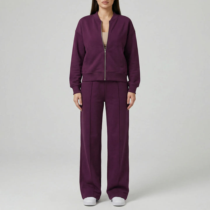 Evie dam byxset med regular fit & raka ben. Komfortabel passform för den moderna kvinnan, perfekt vardagsstil.