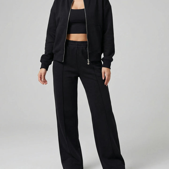 Mångsidigt dam byxset med raka ben. Evie setet är perfekt för kontoret, vardagen eller som elegant loungewear.