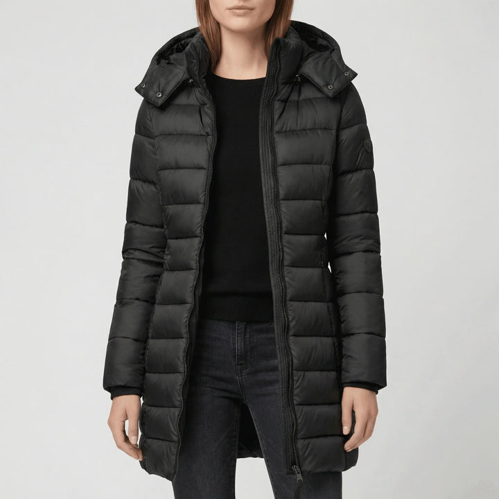 Dam vinterjacka Sofia, figursydd parkas med avtagbar huva, ett varmt och snyggt ytterplagg för vardagen.