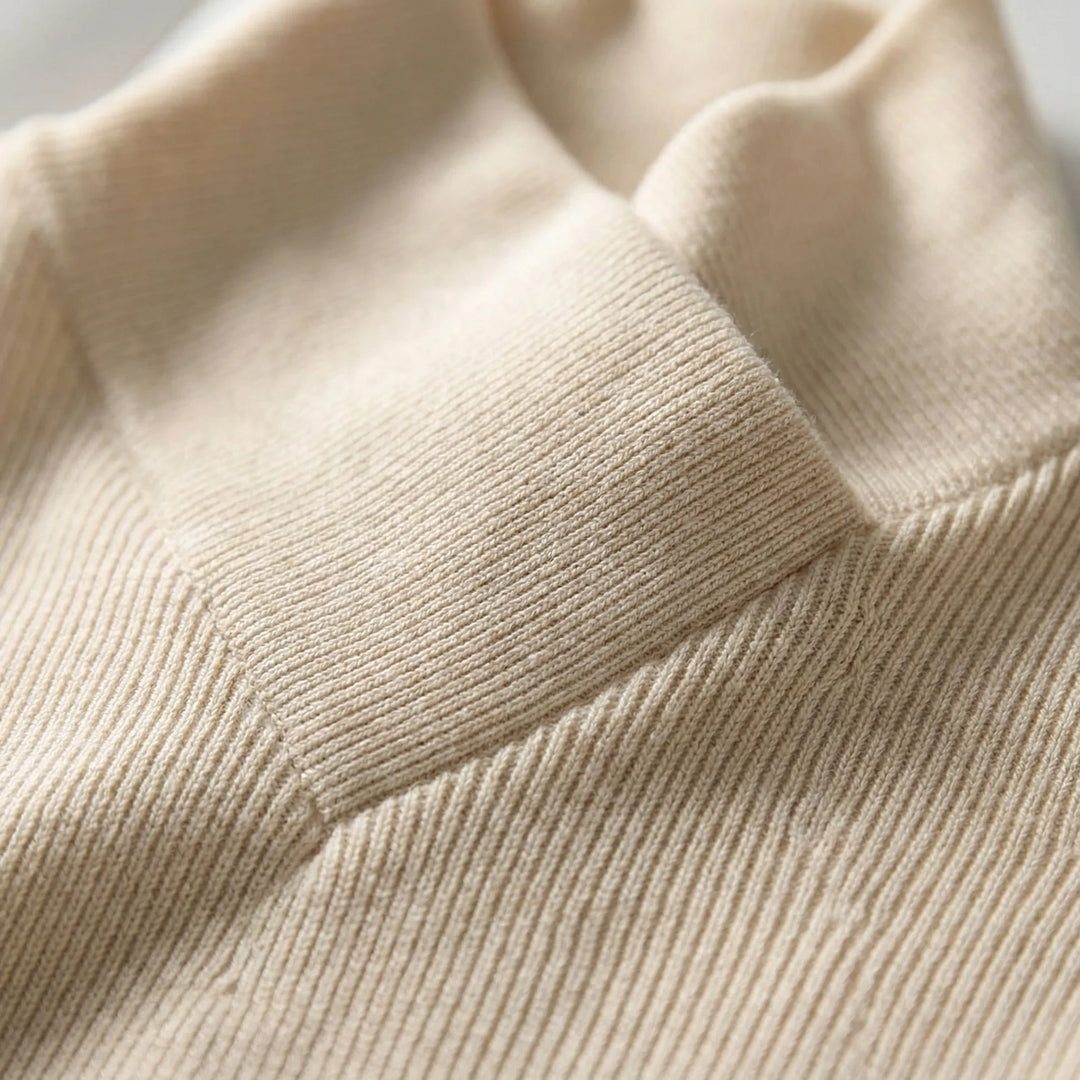 Klassisk minimalistisk dam polotröja Lillian. Stilren långärmad tröja för en elegant och bekväm look.