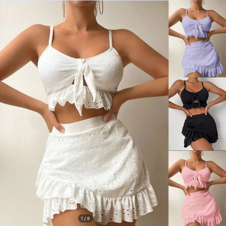 Elegant dam sommarset med volangtopp & shorts. Luftig, tvådelad outfit för fritid & sommarstil.