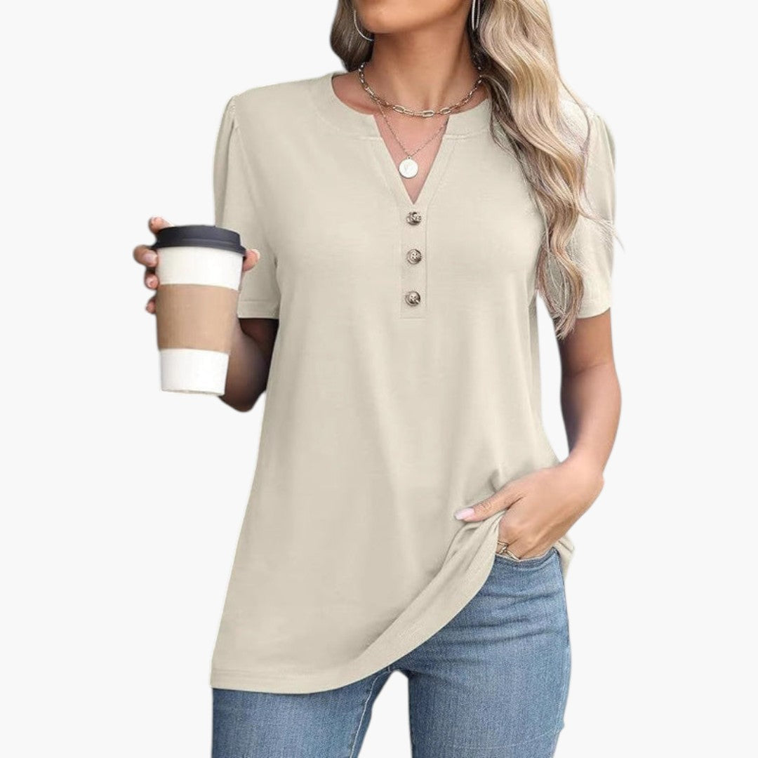 Elegant dam t-shirt med slitsad V-ringning och knappdetaljer. Enfärgad kortärmad topp för vardag och sommar.
