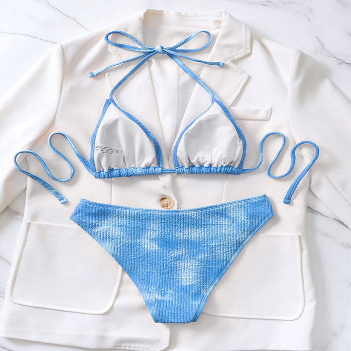 Justerbar dam triangel bikini med bekväma band och hög benöppning. Idealiska badkläder för soliga dagar.