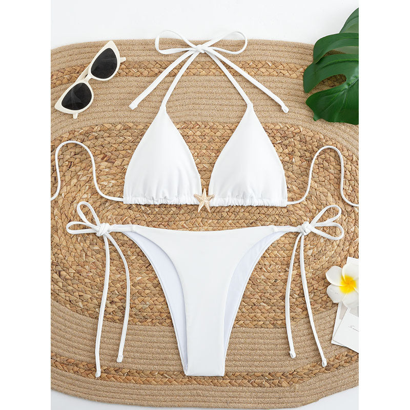 Stilrent dam triangel bikini-set med justerbara axelband. Perfekt badkläder med elegant snäckdetalj.